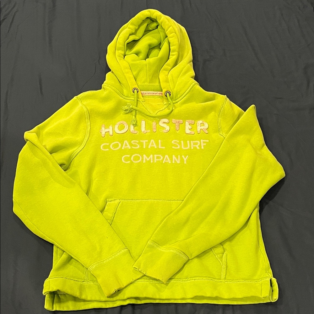 Hollister Men's Green Hoodie Sweater